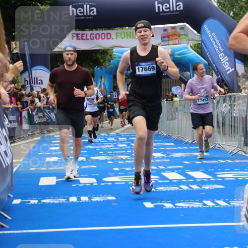 29.06.2025 - hella hamburg halbmarathon Strokosch-Dieckow http://msf.ph/oto/8382706 29.06.2025 10:46:48 Ziel 3976, 4091, 6630, 11858, 13940, 14385, 14541, 15900, 16175, 17172, 17353, 17492, 17669, 17743, 17865, 17892, 19105, 19128 meine-sportfotos.de