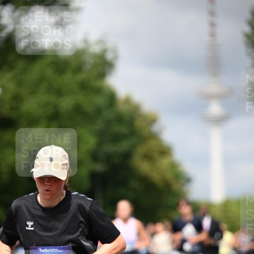 29.06.2025 - hella hamburg halbmarathon Dr. Thomas Lammeyer http://msf.ph/oto/8382720 29.06.2025 10:42:46 Kennedybrücke 1394, 1457, 1596, 1721, 1791, 1901, 2113, 2151, 3094, 3095, 3242, 3323, 3338, 3635, 3716, 3841, 3927, 4921, 5085, 5089, 5155, 5161, 5300, 5713, 5790, 6199, 6200, 6695, 6696, 6751, 6930, 7117, 7118, 7119, 7148, 7165, 7244, 7371, 7552, 7692, 7849, 7914, 8583, 8615, 8635, 8747, 9424, 9500, 9689, 9699, 10584 meine-sportfotos.de