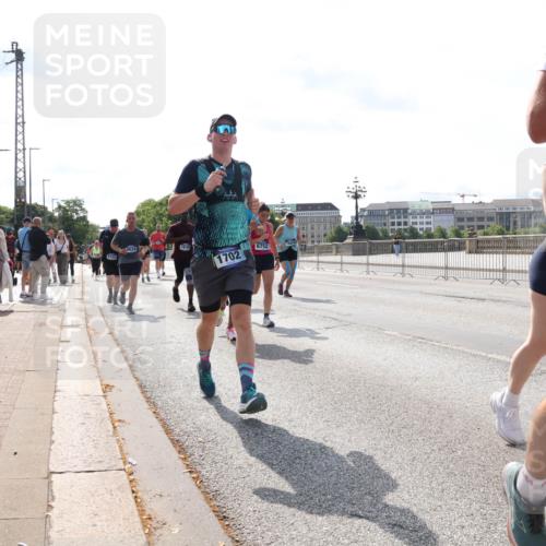 29.06.2025 - hella hamburg halbmarathon Lena Gebhardt http://msf.ph/oto/8382735 29.06.2025 10:02:49 Lombardsbrücke 5734, 13184, 1702, 6752, 171, 1128, 1254, 1482, 1702, 1733, 2685, 2712, 2780, 2810, 2819, 3225, 3630, 3780, 3919, 3976, 4066, 4204, 4613, 4665, 4904, 5734, 6208, 6217, 6708, 6752, 6815, 6860, 6997, 7049, 7210, 7323, 7869, 7888, 8003, 8364, 8481, 8483, 8614, 8624, 8662, 8749, 9006, 9131, 9554, 9986, 10128, 10295, 10539, 10866, 11191, 11250, 11515, 11670, 11702, 11782, 11935, 11968, 12169, 12422, 12908, 13664, 14224 meine-sportfotos.de