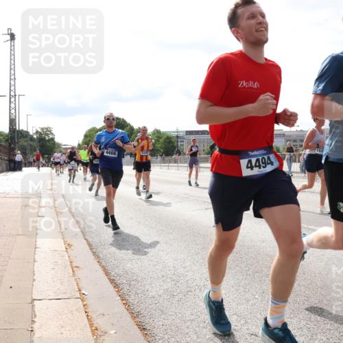 29.06.2025 - hella hamburg halbmarathon Lena Gebhardt http://msf.ph/oto/8382770 29.06.2025 10:15:38 Lombardsbrücke 4466, 6376, 4494, 1530, 4492, 1440, 1524, 2110, 2720, 2989, 3167, 3417, 3650, 4007, 4466, 4492, 4494, 5069, 5271, 5739, 5986, 6317, 6376, 6576, 7452, 7809, 7810, 7941, 7942, 8256, 8746, 8885, 9192, 9307, 9423, 9657, 9675, 9847, 9997, 10108, 10608, 10775, 10858, 11774, 11783, 12427, 12457, 12469, 12521, 13179, 13197, 13453, 13500, 13818, 13951, 14413, 14423, 14550, 14552, 15150, 15307, 15740 meine-sportfotos.de