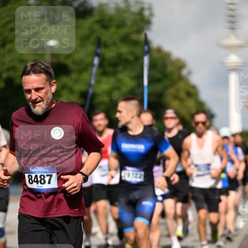 29.06.2025 - hella hamburg halbmarathon Dr. Thomas Lammeyer http://msf.ph/oto/8382798 29.06.2025 09:59:11 Kennedybrücke 1200, 1630, 1683, 1696, 1706, 1884, 2207, 2287, 2411, 2706, 2708, 3087, 3213, 3435, 3692, 3747, 3985, 4088, 4093, 4121, 4189, 4345, 4847, 4890, 5102, 5421, 5459, 5638, 5915, 6009, 6027, 6054, 6158, 6421, 6532, 6662, 6691, 6836, 6938, 7052, 7312, 7367, 7659, 8139, 8153, 8205, 8216, 8218, 8302, 8371, 8454, 8487, 8577, 8693, 8720, 8856, 8889, 8899, 8927, 8955, 9031, 9032, 9386, 9529, 9649, 9786, 9869, 9959, 10053, 10115, 10184, 10263, 10423, 11356 meine-sportfotos.de