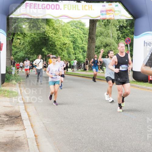 29.06.2025 - hella hamburg halbmarathon MichiJ http://msf.ph/oto/8382803 29.06.2025 10:46:45 Zwischen KM18-KM19 2426, 3780, 6327, 9741, 9985, 11366, 11937, 13993, 14471, 14577, 17304, 18063 meine-sportfotos.de