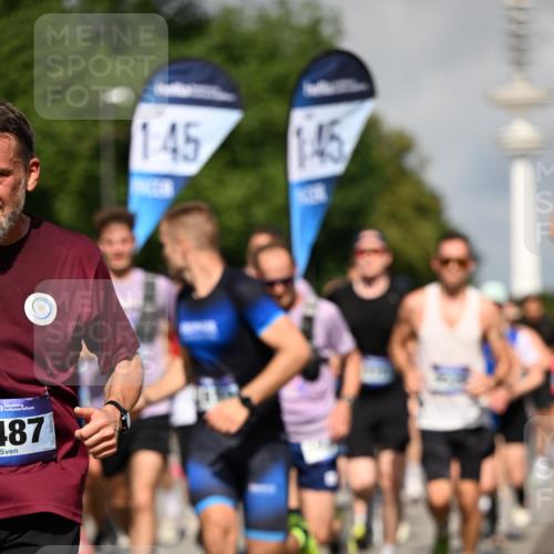 29.06.2025 - hella hamburg halbmarathon Dr. Thomas Lammeyer http://msf.ph/oto/8382832 29.06.2025 09:59:12 Kennedybrücke 1200, 1630, 1683, 1696, 1706, 1884, 2207, 2287, 2411, 2706, 2708, 3087, 3213, 3435, 3692, 3747, 3985, 4088, 4093, 4121, 4189, 4324, 4345, 4847, 4890, 5102, 5421, 5459, 5638, 5915, 6009, 6027, 6054, 6158, 6421, 6532, 6662, 6691, 6836, 6938, 7052, 7312, 7367, 7659, 8139, 8153, 8205, 8216, 8218, 8234, 8302, 8371, 8454, 8487, 8577, 8693, 8720, 8856, 8889, 8899, 8927, 8955, 9031, 9032, 9386, 9529, 9649, 9786, 9869, 9959, 10053, 10115, 10184, 10263, 10423, 11356 meine-sportfotos.de