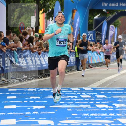 29.06.2025 - hella hamburg halbmarathon Strokosch-Dieckow http://msf.ph/oto/8382861 29.06.2025 10:23:46 Ziel 5301, 6699, 7963, 9151, 9447, 10780, 12360 meine-sportfotos.de