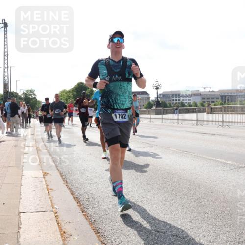 29.06.2025 - hella hamburg halbmarathon Lena Gebhardt http://msf.ph/oto/8382901 29.06.2025 10:02:49 Lombardsbrücke 13184, 1702, 1128, 1254, 1482, 1702, 1733, 2685, 2712, 2780, 2810, 2819, 3225, 3630, 3780, 3919, 3976, 4066, 4204, 4613, 4665, 4904, 5734, 6208, 6217, 6708, 6752, 6815, 6860, 6997, 7049, 7210, 7323, 7869, 7888, 8003, 8364, 8481, 8483, 8614, 8624, 8662, 8749, 9006, 9131, 9554, 9986, 10128, 10295, 10539, 10866, 11191, 11250, 11515, 11670, 11702, 11782, 11935, 11968, 12169, 12422, 12908, 13664, 14224 meine-sportfotos.de