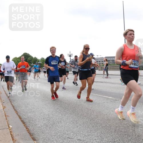29.06.2025 - hella hamburg halbmarathon Lena Gebhardt http://msf.ph/oto/8382910 29.06.2025 10:40:22 Lombardsbrücke 6548, 4756, 12364, 3005, 13290, 1653, 68, 1018, 1037, 1058, 1076, 1291, 1586, 1691, 1899, 2019, 2042, 2109, 2254, 2515, 2572, 2762, 2763, 2866, 2888, 3237, 3293, 3295, 3515, 3607, 3808, 3810, 3882, 3883, 3884, 4173, 4271, 4411, 4471, 4756, 4906, 5059, 5113, 5229, 5263, 5351, 5352, 5654, 5702, 5877, 5901, 5975, 6076, 6097, 6229, 6278, 6280, 6363, 6463, 6548, 6673, 6698, 6750, 6866, 6876, 6890, 6920, 7045, 7108, 7174, 7455, 7456, 7675, 7850, 7956, 8307, 8378, 8391 meine-sportfotos.de