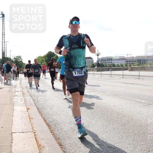 29.06.2025 - hella hamburg halbmarathon Lena Gebhardt http://msf.ph/oto/8382942 29.06.2025 10:02:49 Lombardsbrücke 8624, 573, 13184, 1702, 1128, 1254, 1482, 1702, 1733, 2685, 2712, 2780, 2810, 2819, 3225, 3630, 3780, 3919, 3976, 4066, 4204, 4613, 4665, 4904, 5734, 6208, 6217, 6708, 6752, 6815, 6860, 6997, 7049, 7210, 7323, 7869, 7888, 8003, 8364, 8481, 8483, 8614, 8624, 8662, 8749, 9006, 9131, 9554, 9986, 10128, 10295, 10539, 10866, 11191, 11250, 11515, 11670, 11702, 11782, 11935, 11968, 12169, 12422, 12908, 13664, 14224 meine-sportfotos.de