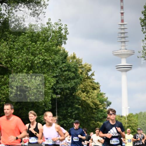 29.06.2025 - hella hamburg halbmarathon Dr. Thomas Lammeyer http://msf.ph/oto/8382964 29.06.2025 10:42:47 Kennedybrücke 1394, 1457, 1596, 1721, 1791, 1901, 2113, 2151, 2786, 3094, 3095, 3242, 3323, 3338, 3635, 3716, 3841, 3927, 4139, 4259, 4260, 5085, 5089, 5155, 5161, 5300, 5713, 5790, 6199, 6200, 6695, 6696, 6751, 6930, 7117, 7118, 7119, 7148, 7165, 7244, 7371, 7552, 7692, 7849, 7914, 8583, 8615, 8635, 8747, 9004, 9424, 9500, 9689, 9699, 10584 meine-sportfotos.de