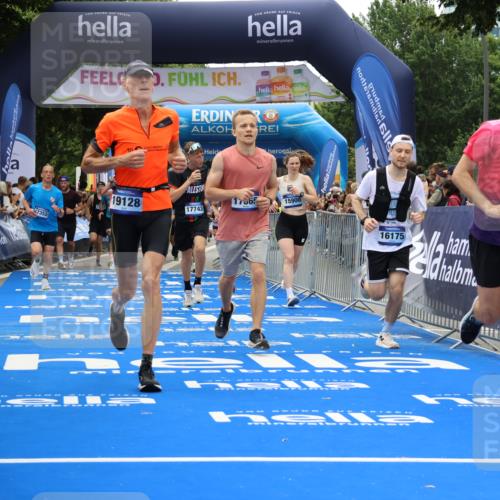 29.06.2025 - hella hamburg halbmarathon Strokosch-Dieckow http://msf.ph/oto/8383030 29.06.2025 10:46:41 Ziel 1920, 1942, 3976, 6630, 9051, 11858, 13525, 13554, 13940, 14541, 15026, 15133, 15714, 15900, 16175, 17353, 17669, 17743, 17865, 18297, 19128 meine-sportfotos.de
