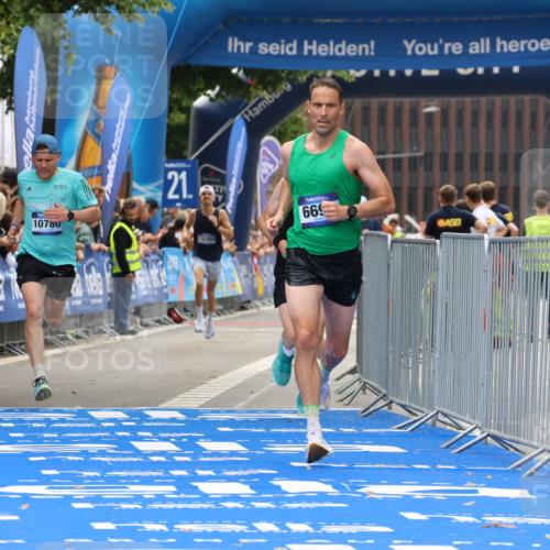 29.06.2025 - hella hamburg halbmarathon Strokosch-Dieckow http://msf.ph/oto/8383046 29.06.2025 10:23:44 Ziel 5301, 6699, 7834, 9151, 9447, 10780 meine-sportfotos.de