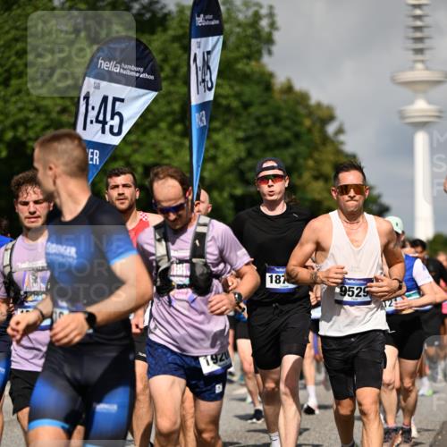 29.06.2025 - hella hamburg halbmarathon Dr. Thomas Lammeyer http://msf.ph/oto/8383102 29.06.2025 09:59:12 Kennedybrücke 1200, 1630, 1683, 1696, 1706, 1884, 2207, 2287, 2411, 2706, 2708, 3087, 3213, 3435, 3692, 3747, 3985, 4088, 4093, 4121, 4189, 4324, 4345, 4847, 4890, 5102, 5421, 5459, 5638, 5915, 6009, 6027, 6054, 6158, 6421, 6532, 6662, 6691, 6836, 6938, 7052, 7312, 7367, 7659, 8139, 8153, 8205, 8216, 8218, 8234, 8302, 8371, 8454, 8487, 8577, 8693, 8720, 8856, 8889, 8899, 8927, 8955, 9031, 9032, 9386, 9529, 9649, 9786, 9869, 9959, 10053, 10115, 10184, 10263, 10423, 11356 meine-sportfotos.de