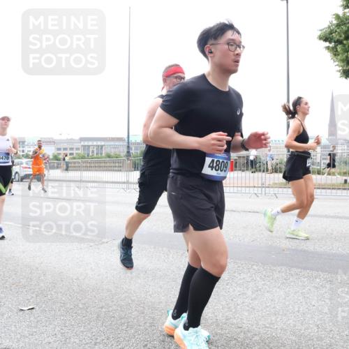 29.06.2025 - hella hamburg halbmarathon Lena Gebhardt http://msf.ph/oto/8383105 29.06.2025 10:49:37 Lombardsbrücke 18470, 4809, 1040, 1041, 1525, 1625, 1805, 1888, 2067, 2212, 2395, 2466, 2527, 2541, 2668, 2862, 2927, 2997, 3070, 3183, 3232, 3383, 3943, 4403, 4525, 4527, 4589, 4769, 4809, 4870, 5076, 5106, 5463, 5552, 5694, 6191, 6694, 6989, 7301, 7305, 7339, 7366, 7650, 7679, 7931, 7936, 8065, 8549, 9015, 9162, 9245, 9261, 10033, 10038, 10130, 10333, 10403, 10479, 10683, 10704, 10782, 10785, 11558, 11631, 12124, 12388, 13764, 14545, 14692 meine-sportfotos.de