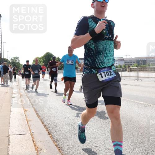 29.06.2025 - hella hamburg halbmarathon Lena Gebhardt http://msf.ph/oto/8383128 29.06.2025 10:02:50 Lombardsbrücke 5734, 8624, 13184, 10128, 1702, 1128, 1254, 1414, 1482, 1702, 1733, 2685, 2712, 2780, 2782, 2810, 2819, 3225, 3630, 3780, 3919, 3976, 4066, 4204, 4613, 4665, 4904, 5734, 6208, 6217, 6708, 6752, 6815, 6860, 6997, 7049, 7210, 7211, 7323, 7869, 7888, 8003, 8364, 8481, 8483, 8614, 8624, 8662, 8749, 9006, 9131, 9554, 9986, 10128, 10295, 10539, 11191, 11250, 11515, 11670, 11702, 11782, 11935, 11968, 12169, 12422, 12908, 13664, 14224 meine-sportfotos.de