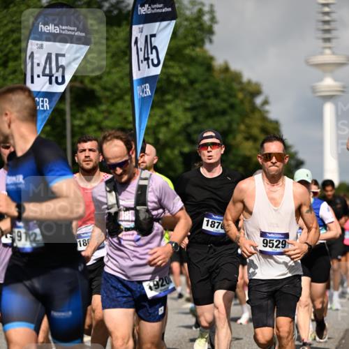 29.06.2025 - hella hamburg halbmarathon Dr. Thomas Lammeyer http://msf.ph/oto/8383160 29.06.2025 09:59:12 Kennedybrücke 1200, 1630, 1683, 1696, 1706, 1884, 2207, 2287, 2411, 2706, 2708, 3087, 3213, 3435, 3692, 3747, 3985, 4088, 4093, 4121, 4189, 4324, 4345, 4847, 4890, 5102, 5421, 5459, 5638, 5915, 6009, 6027, 6054, 6158, 6421, 6532, 6662, 6691, 6836, 6938, 7052, 7312, 7367, 7659, 8139, 8153, 8205, 8216, 8218, 8234, 8302, 8371, 8454, 8487, 8577, 8693, 8720, 8856, 8889, 8899, 8927, 8955, 9031, 9032, 9386, 9529, 9649, 9786, 9869, 9959, 10053, 10115, 10184, 10263, 10423, 11356 meine-sportfotos.de