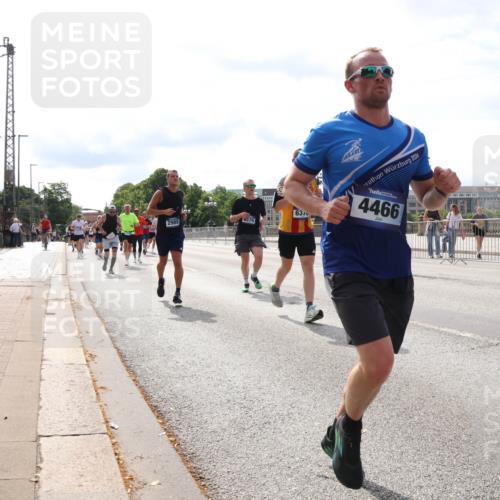 29.06.2025 - hella hamburg halbmarathon Lena Gebhardt http://msf.ph/oto/8383162 29.06.2025 10:15:40 Lombardsbrücke 2000, 2989, 0576, 2024, 6310, 4466, 1440, 1524, 2110, 2720, 2989, 3167, 3417, 3650, 4007, 4466, 4492, 4494, 5069, 5271, 5739, 5986, 6376, 6576, 7452, 7809, 7810, 7941, 7942, 8256, 8746, 8885, 9192, 9307, 9423, 9657, 9675, 9847, 9997, 10108, 10608, 10775, 10858, 11113, 11303, 11478, 11774, 11783, 12427, 12457, 12469, 12521, 13179, 13197, 13453, 13500, 13818, 13951, 14413, 14423, 14550, 14552, 15150, 15307, 15740 meine-sportfotos.de