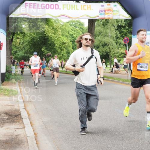 29.06.2025 - hella hamburg halbmarathon MichiJ http://msf.ph/oto/8383176 29.06.2025 10:46:49 Zwischen KM18-KM19 3780, 6327, 8481, 9741, 10271, 11366, 11937, 13993, 14471, 14577, 14631, 15269, 18063 meine-sportfotos.de