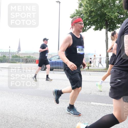 29.06.2025 - hella hamburg halbmarathon Lena Gebhardt http://msf.ph/oto/8383194 29.06.2025 10:49:37 Lombardsbrücke 18470, 4589, 1040, 1041, 1525, 1625, 1805, 1888, 2067, 2212, 2395, 2466, 2527, 2541, 2668, 2862, 2927, 2997, 3070, 3183, 3232, 3383, 3943, 4403, 4525, 4527, 4589, 4769, 4809, 4870, 5076, 5106, 5463, 5552, 5694, 6191, 6694, 6989, 7301, 7305, 7339, 7366, 7650, 7679, 7931, 7936, 8065, 8549, 9015, 9162, 9245, 9261, 10033, 10038, 10130, 10333, 10403, 10479, 10683, 10704, 10782, 10785, 11558, 11631, 12124, 12388, 13764, 14545, 14692 meine-sportfotos.de