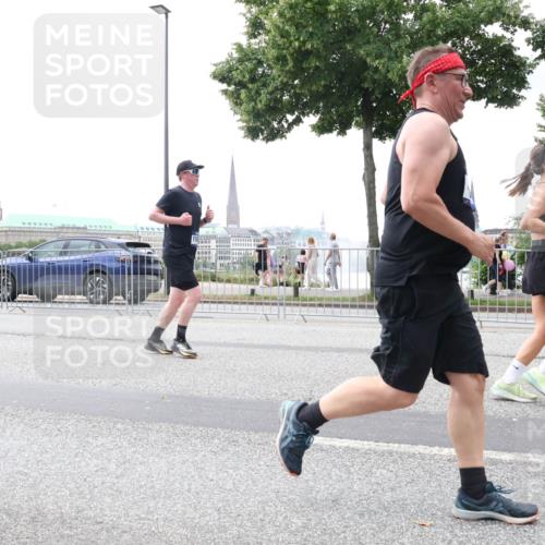 29.06.2025 - hella hamburg halbmarathon Lena Gebhardt http://msf.ph/oto/8383259 29.06.2025 10:49:37 Lombardsbrücke 1040, 1041, 1525, 1625, 1805, 1888, 2067, 2212, 2395, 2466, 2527, 2541, 2668, 2862, 2927, 2997, 3070, 3183, 3232, 3383, 3943, 4403, 4525, 4527, 4589, 4769, 4809, 4870, 5076, 5106, 5463, 5552, 5694, 6191, 6694, 6989, 7301, 7305, 7339, 7366, 7650, 7679, 7931, 7936, 8065, 8549, 9015, 9162, 9245, 9261, 10033, 10038, 10130, 10333, 10403, 10479, 10683, 10704, 10782, 10785, 11558, 11631, 12124, 12388, 13764, 14545, 14692 meine-sportfotos.de