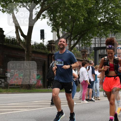 29.06.2025 - hella hamburg halbmarathon Yannick Fuchs http://msf.ph/oto/8383265 29.06.2025 10:55:05 20KM 1188, 1453, 1823, 2426, 2661, 3698, 5379, 5602, 5603, 5613, 5775, 6201, 6674, 6708, 6921, 7006, 7250, 7306, 7759, 7761, 8177, 8483, 8662, 9020, 9021, 9071, 9611, 9984, 10295, 10882, 12377, 12789, 12908, 13459, 13516, 13558, 16621, 17145, 17181, 17226, 17670, 17951, 18133, 18757, 19117, 19146, 19242 meine-sportfotos.de