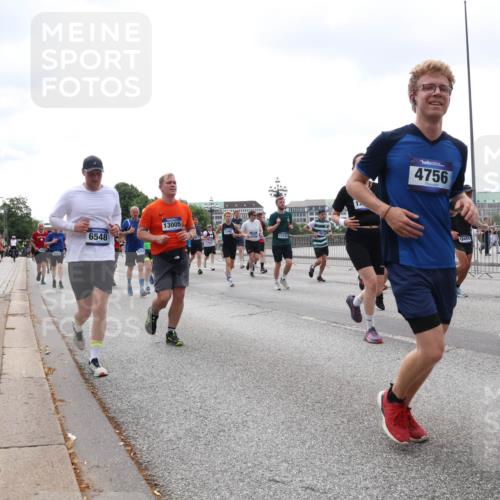 29.06.2025 - hella hamburg halbmarathon Lena Gebhardt http://msf.ph/oto/8383283 29.06.2025 10:40:23 Lombardsbrücke 5113, 6548, 13005, 11717, 4756, 12444, 6673, 1018, 1037, 1058, 1076, 1291, 1586, 1691, 1899, 2019, 2042, 2109, 2206, 2254, 2515, 2572, 2762, 2763, 2866, 2888, 3237, 3293, 3295, 3515, 3607, 3808, 3810, 4173, 4271, 4411, 4471, 4612, 4756, 4906, 5059, 5113, 5229, 5263, 5351, 5352, 5654, 5702, 5877, 5901, 5975, 6076, 6097, 6229, 6278, 6280, 6363, 6463, 6548, 6673, 6698, 6750, 6866, 6876, 6890, 6920, 7108, 7174, 7455, 7456, 7675, 7850, 7956, 8307, 8378, 8391 meine-sportfotos.de