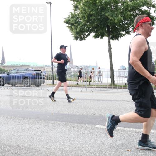 29.06.2025 - hella hamburg halbmarathon Lena Gebhardt http://msf.ph/oto/8383324 29.06.2025 10:49:37 Lombardsbrücke 3470, 1040, 1041, 1525, 1625, 1805, 1888, 2067, 2212, 2395, 2466, 2527, 2541, 2668, 2862, 2927, 2997, 3070, 3183, 3232, 3383, 3943, 4403, 4525, 4527, 4589, 4769, 4809, 4870, 5076, 5106, 5463, 5552, 5694, 6191, 6694, 6989, 7301, 7305, 7339, 7366, 7650, 7679, 7931, 7936, 8065, 8549, 9015, 9162, 9245, 9261, 10033, 10038, 10130, 10333, 10403, 10479, 10683, 10704, 10782, 10785, 11558, 11631, 12124, 12388, 13764, 14545, 14692 meine-sportfotos.de