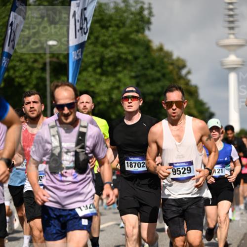 29.06.2025 - hella hamburg halbmarathon Dr. Thomas Lammeyer http://msf.ph/oto/8383350 29.06.2025 09:59:13 Kennedybrücke 1200, 1630, 1683, 1696, 1706, 1884, 2207, 2287, 2411, 2706, 2708, 3087, 3213, 3435, 3692, 3747, 3985, 4088, 4093, 4121, 4189, 4324, 4345, 4847, 4890, 5102, 5421, 5459, 5638, 5915, 6009, 6027, 6054, 6158, 6421, 6532, 6662, 6691, 6836, 6938, 7052, 7312, 7367, 7659, 8139, 8153, 8205, 8216, 8218, 8234, 8302, 8371, 8454, 8487, 8577, 8693, 8720, 8856, 8889, 8899, 8927, 8955, 8977, 9032, 9386, 9529, 9649, 9786, 9869, 9959, 10053, 10115, 10184, 10263, 10423, 11356 meine-sportfotos.de