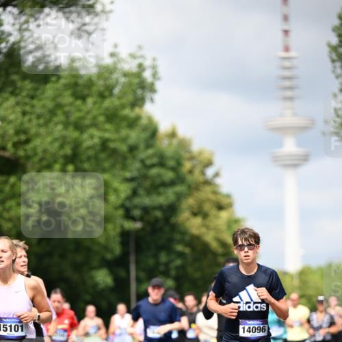 29.06.2025 - hella hamburg halbmarathon Dr. Thomas Lammeyer http://msf.ph/oto/8383381 29.06.2025 10:42:49 Kennedybrücke 1457, 1596, 1721, 1791, 2113, 2151, 2486, 2693, 2786, 3094, 3095, 3242, 3323, 3338, 3716, 3841, 3927, 4139, 4155, 4259, 4260, 5085, 5089, 5155, 5161, 5300, 5713, 6199, 6200, 6695, 6696, 6751, 6930, 7117, 7118, 7119, 7165, 7371, 7552, 7561, 7692, 7849, 7914, 8583, 8615, 8635, 8747, 9004, 9424, 9500, 9689, 9699, 10584 meine-sportfotos.de