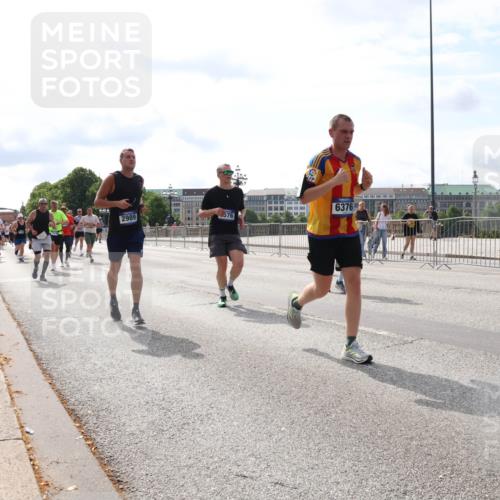 29.06.2025 - hella hamburg halbmarathon Lena Gebhardt http://msf.ph/oto/8383390 29.06.2025 10:15:40 Lombardsbrücke 6376, 2989, 1440, 1524, 2110, 2720, 2989, 3167, 3417, 3650, 4007, 4466, 4492, 4494, 5069, 5271, 5739, 5986, 6376, 6576, 7452, 7809, 7810, 7941, 7942, 8256, 8746, 8885, 9192, 9307, 9423, 9657, 9675, 9847, 9997, 10108, 10608, 10775, 10858, 11113, 11303, 11478, 11774, 11783, 12427, 12457, 12469, 12521, 13179, 13197, 13453, 13500, 13818, 13951, 14413, 14423, 14550, 14552, 15150, 15307, 15740 meine-sportfotos.de