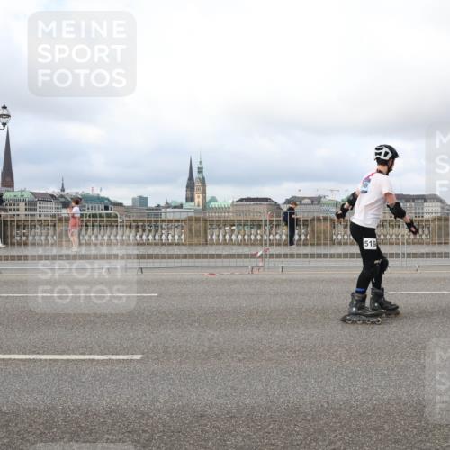 29.06.2025 - hella hamburg halbmarathon Lena Gebhardt http://msf.ph/oto/8383415 29.06.2025 09:15:16 Lombardsbrücke 519 meine-sportfotos.de