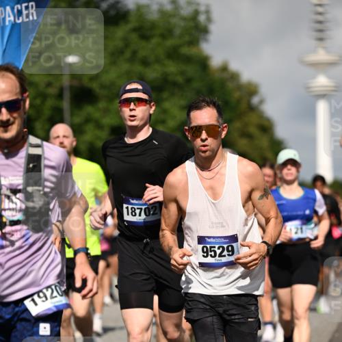 29.06.2025 - hella hamburg halbmarathon Dr. Thomas Lammeyer http://msf.ph/oto/8383444 29.06.2025 09:59:13 Kennedybrücke 1200, 1630, 1683, 1696, 1706, 1884, 2207, 2287, 2411, 2706, 2708, 3087, 3213, 3435, 3692, 3747, 3985, 4088, 4093, 4121, 4189, 4324, 4345, 4847, 4890, 5102, 5421, 5459, 5638, 5915, 6009, 6027, 6054, 6158, 6421, 6532, 6662, 6691, 6836, 6938, 7052, 7312, 7367, 7659, 8139, 8153, 8205, 8216, 8218, 8234, 8302, 8371, 8454, 8487, 8577, 8693, 8720, 8856, 8889, 8899, 8927, 8955, 8977, 9032, 9386, 9529, 9649, 9786, 9869, 9959, 10053, 10115, 10184, 10263, 10423, 11356 meine-sportfotos.de