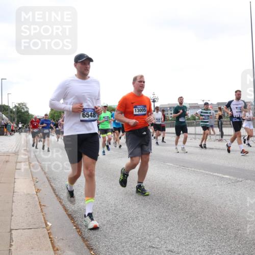 29.06.2025 - hella hamburg halbmarathon Lena Gebhardt http://msf.ph/oto/8383506 29.06.2025 10:40:24 Lombardsbrücke 6548, 13410, 10, 13005, 11717, 1276, 12364, 12444, 1018, 1037, 1058, 1076, 1291, 1586, 1691, 1899, 2019, 2042, 2109, 2206, 2254, 2515, 2572, 2762, 2763, 2866, 2888, 3237, 3293, 3295, 3515, 3607, 3808, 3810, 4173, 4271, 4411, 4471, 4612, 4756, 4906, 5059, 5113, 5229, 5263, 5351, 5352, 5654, 5702, 5877, 5901, 5975, 6076, 6097, 6229, 6278, 6280, 6363, 6463, 6548, 6673, 6698, 6750, 6866, 6876, 6890, 6920, 7108, 7174, 7455, 7456, 7675, 7850, 7956, 8307, 8378, 8391 meine-sportfotos.de