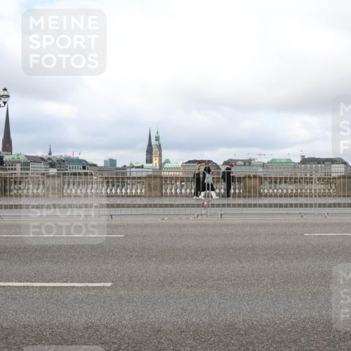 29.06.2025 - hella hamburg halbmarathon Lena Gebhardt http://msf.ph/oto/8383528 29.06.2025 09:15:24 Lombardsbrücke  meine-sportfotos.de