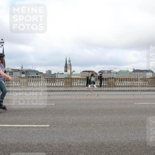 29.06.2025 - hella hamburg halbmarathon Lena Gebhardt http://msf.ph/oto/8383576 29.06.2025 09:15:25 Lombardsbrücke  meine-sportfotos.de