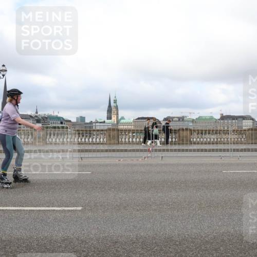 29.06.2025 - hella hamburg halbmarathon Lena Gebhardt http://msf.ph/oto/8383640 29.06.2025 09:15:25 Lombardsbrücke  meine-sportfotos.de