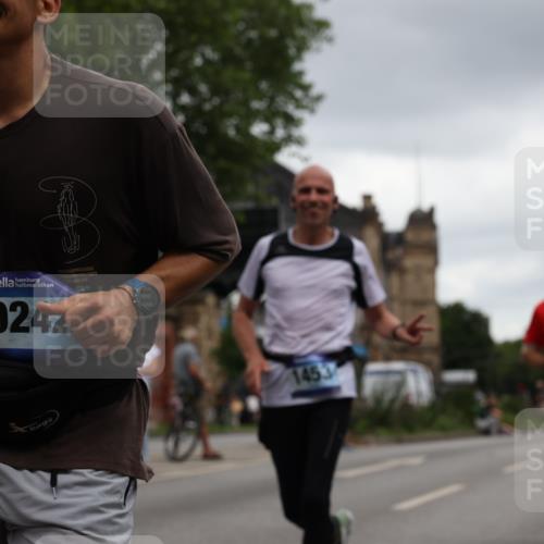29.06.2025 - hella hamburg halbmarathon Yannick Fuchs http://msf.ph/oto/8383656 29.06.2025 10:55:07 20KM 1188, 1453, 1823, 2426, 2661, 3698, 5379, 5602, 5603, 5613, 5775, 6674, 6708, 6921, 7250, 7306, 7759, 7761, 8177, 8483, 9071, 9453, 9611, 9984, 10295, 10882, 11515, 12377, 12789, 12908, 13459, 13516, 13558, 16621, 17145, 17181, 17226, 17670, 17951, 18133, 18757, 19117, 19146, 19242 meine-sportfotos.de