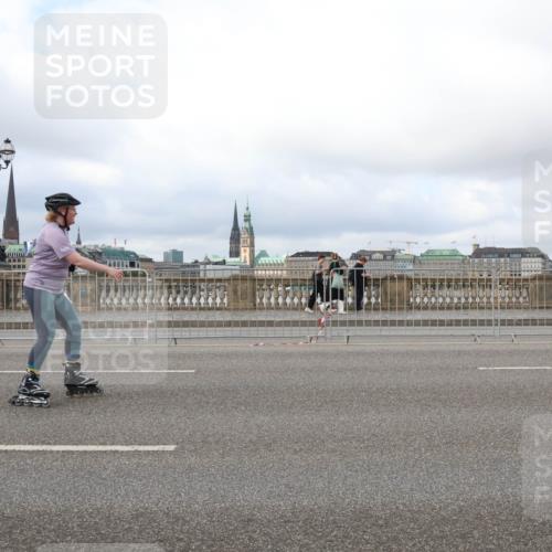 29.06.2025 - hella hamburg halbmarathon Lena Gebhardt http://msf.ph/oto/8383690 29.06.2025 09:15:25 Lombardsbrücke  meine-sportfotos.de
