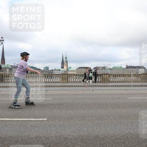 29.06.2025 - hella hamburg halbmarathon Lena Gebhardt http://msf.ph/oto/8383719 29.06.2025 09:15:25 Lombardsbrücke  meine-sportfotos.de