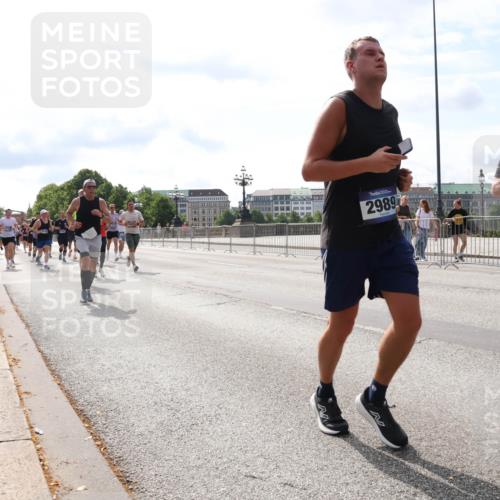 29.06.2025 - hella hamburg halbmarathon Lena Gebhardt http://msf.ph/oto/8383723 29.06.2025 10:15:42 Lombardsbrücke 2989, 1440, 1524, 2076, 2110, 2720, 2989, 3167, 3417, 3650, 4007, 4466, 4492, 4494, 5069, 5271, 5423, 5739, 5986, 6376, 6576, 7452, 7809, 7810, 7897, 7941, 7942, 8256, 8554, 8746, 8885, 9192, 9307, 9423, 9657, 9675, 9847, 9997, 10108, 10608, 10775, 10858, 11113, 11303, 11478, 11774, 11783, 11818, 12427, 12457, 12469, 12521, 13179, 13197, 13453, 13500, 13818, 13951, 14413, 14423, 14550, 14552, 15150, 15307, 15740 meine-sportfotos.de