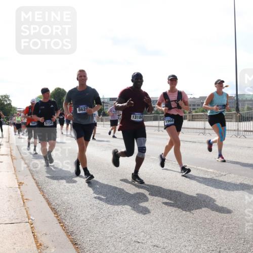 29.06.2025 - hella hamburg halbmarathon Lena Gebhardt http://msf.ph/oto/8383754 29.06.2025 10:02:51 Lombardsbrücke 7888, 5734, 862, 13184, 3654, 1968, 1128, 1254, 1414, 1482, 1702, 1733, 2685, 2712, 2780, 2782, 2810, 2819, 3225, 3630, 3780, 3919, 3976, 4066, 4204, 4613, 4665, 4904, 5734, 6208, 6217, 6708, 6752, 6815, 6860, 6997, 7049, 7210, 7211, 7323, 7869, 7888, 8003, 8364, 8481, 8483, 8614, 8624, 8662, 8749, 9006, 9131, 9439, 9554, 9986, 10128, 10295, 10539, 11191, 11250, 11515, 11670, 11702, 11782, 11935, 11968, 12169, 12422, 12908, 13664, 13874, 14224 meine-sportfotos.de