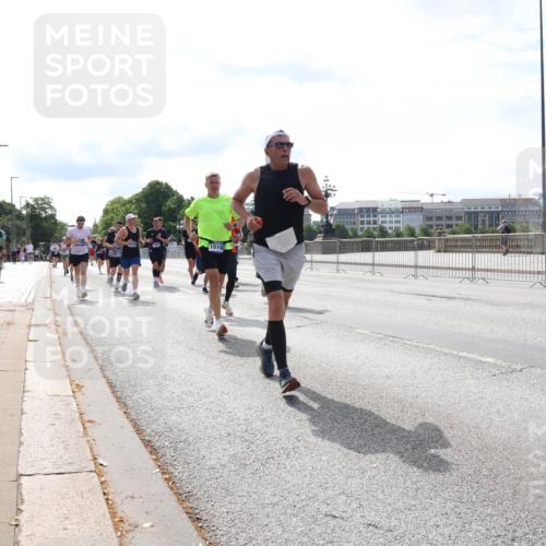 29.06.2025 - hella hamburg halbmarathon Lena Gebhardt http://msf.ph/oto/8383762 29.06.2025 10:15:43 Lombardsbrücke 1010, 1156, 1440, 1651, 2076, 2110, 2720, 2989, 3167, 3417, 4007, 4466, 4492, 4494, 5069, 5271, 5423, 5739, 5986, 6376, 6576, 7452, 7809, 7810, 7897, 7941, 7942, 8256, 8554, 8746, 8885, 9192, 9307, 9423, 9657, 9675, 9784, 9847, 9997, 10108, 10608, 10775, 10858, 11113, 11303, 11478, 11774, 11783, 11818, 12427, 12457, 12469, 12521, 13179, 13197, 13453, 13500, 13818, 13951, 14413, 14423, 14550, 14552, 15150, 15307, 15740 meine-sportfotos.de