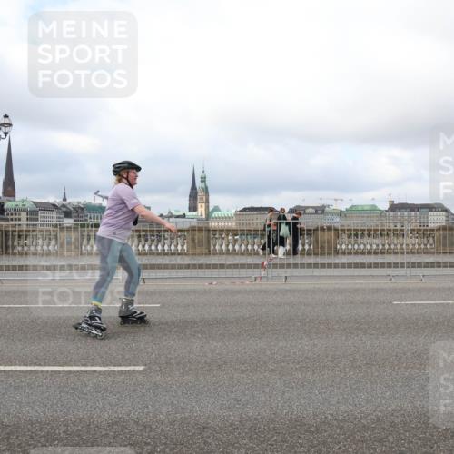 29.06.2025 - hella hamburg halbmarathon Lena Gebhardt http://msf.ph/oto/8383780 29.06.2025 09:15:25 Lombardsbrücke  meine-sportfotos.de