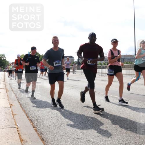 29.06.2025 - hella hamburg halbmarathon Lena Gebhardt http://msf.ph/oto/8383805 29.06.2025 10:02:52 Lombardsbrücke 7888, 5734, 8624, 1968, 16654, 1128, 1414, 1482, 1702, 1733, 2685, 2712, 2780, 2782, 2810, 2819, 3225, 3572, 3630, 3780, 3919, 3976, 4066, 4204, 4613, 4665, 4904, 5734, 6208, 6217, 6708, 6752, 6815, 6860, 6997, 7049, 7210, 7211, 7323, 7869, 7888, 8003, 8364, 8481, 8483, 8614, 8624, 8662, 8749, 9006, 9131, 9439, 9554, 9986, 10128, 10295, 10539, 11191, 11250, 11515, 11670, 11702, 11782, 11935, 11968, 12169, 12422, 12908, 13664, 13874, 14224 meine-sportfotos.de