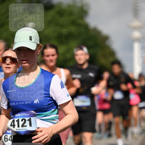 29.06.2025 - hella hamburg halbmarathon Dr. Thomas Lammeyer http://msf.ph/oto/8383819 29.06.2025 09:59:16 Kennedybrücke 1200, 1461, 1630, 1683, 1696, 1706, 1884, 2207, 2287, 2411, 2706, 2708, 3087, 3213, 3435, 3692, 3747, 3985, 4088, 4093, 4121, 4189, 4324, 4345, 4601, 4847, 4890, 5102, 5421, 5459, 5638, 5915, 6009, 6027, 6054, 6421, 6532, 6662, 6691, 6836, 6938, 7052, 7056, 7312, 7367, 7659, 8139, 8153, 8205, 8216, 8218, 8234, 8302, 8371, 8454, 8487, 8577, 8693, 8720, 8856, 8899, 8927, 8955, 8977, 9386, 9529, 9786, 9959, 10053, 10115, 10184, 10263, 11356 meine-sportfotos.de