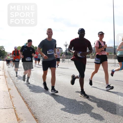 29.06.2025 - hella hamburg halbmarathon Lena Gebhardt http://msf.ph/oto/8383844 29.06.2025 10:02:52 Lombardsbrücke 7888, 5734, 8624, 1968, 16654, 1128, 1414, 1482, 1702, 1733, 2685, 2712, 2780, 2782, 2810, 2819, 3225, 3572, 3630, 3780, 3919, 3976, 4066, 4204, 4613, 4665, 4904, 5734, 6208, 6217, 6708, 6752, 6815, 6860, 6997, 7049, 7210, 7211, 7323, 7869, 7888, 8003, 8364, 8481, 8483, 8614, 8624, 8662, 8749, 9006, 9131, 9439, 9554, 9986, 10128, 10295, 10539, 11191, 11250, 11515, 11670, 11702, 11782, 11935, 11968, 12169, 12422, 12908, 13664, 13874, 14224 meine-sportfotos.de