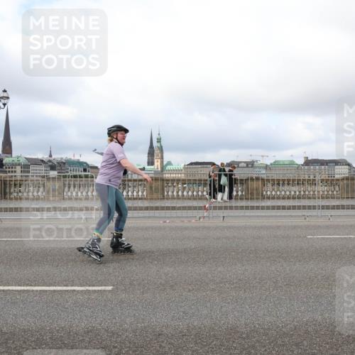29.06.2025 - hella hamburg halbmarathon Lena Gebhardt http://msf.ph/oto/8383853 29.06.2025 09:15:25 Lombardsbrücke  meine-sportfotos.de