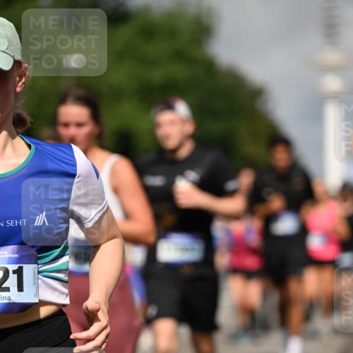 29.06.2025 - hella hamburg halbmarathon Dr. Thomas Lammeyer http://msf.ph/oto/8383883 29.06.2025 09:59:16 Kennedybrücke 1200, 1461, 1630, 1683, 1696, 1706, 1884, 2207, 2287, 2411, 2706, 2708, 3087, 3213, 3435, 3692, 3747, 3985, 4088, 4093, 4121, 4189, 4324, 4345, 4601, 4847, 4890, 5102, 5421, 5459, 5638, 5915, 6009, 6027, 6054, 6421, 6532, 6662, 6691, 6836, 6938, 7052, 7056, 7312, 7367, 7659, 8139, 8153, 8205, 8216, 8218, 8234, 8302, 8371, 8454, 8487, 8577, 8693, 8720, 8856, 8899, 8927, 8955, 8977, 9386, 9529, 9786, 9959, 10053, 10115, 10184, 10263, 11356 meine-sportfotos.de