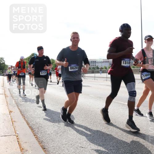 29.06.2025 - hella hamburg halbmarathon Lena Gebhardt http://msf.ph/oto/8383906 29.06.2025 10:02:52 Lombardsbrücke 7888, 5734, 8624, 1318, 11968, 16654, 1128, 1414, 1482, 1702, 1733, 2685, 2712, 2780, 2782, 2810, 2819, 3225, 3572, 3630, 3780, 3919, 3976, 4066, 4204, 4613, 4665, 4904, 5734, 6208, 6217, 6708, 6752, 6815, 6860, 6997, 7049, 7210, 7211, 7323, 7869, 7888, 8003, 8364, 8481, 8483, 8614, 8624, 8662, 8749, 9006, 9131, 9439, 9554, 9986, 10128, 10295, 10539, 11191, 11250, 11515, 11670, 11702, 11782, 11935, 11968, 12169, 12422, 12908, 13664, 13874, 14224 meine-sportfotos.de