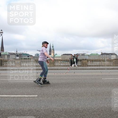 29.06.2025 - hella hamburg halbmarathon Lena Gebhardt http://msf.ph/oto/8383914 29.06.2025 09:15:25 Lombardsbrücke  meine-sportfotos.de