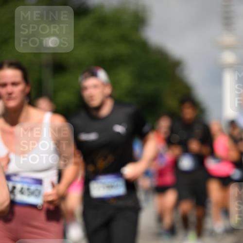 29.06.2025 - hella hamburg halbmarathon Dr. Thomas Lammeyer http://msf.ph/oto/8383938 29.06.2025 09:59:17 Kennedybrücke 1200, 1461, 1630, 1683, 1696, 1706, 1884, 2207, 2287, 2411, 2706, 2708, 3087, 3213, 3435, 3654, 3692, 3985, 4088, 4121, 4189, 4324, 4345, 4601, 4847, 4890, 5102, 5421, 5459, 5638, 5915, 6009, 6027, 6054, 6421, 6532, 6662, 6691, 6836, 6938, 7052, 7056, 7269, 7312, 7367, 7657, 8139, 8153, 8205, 8216, 8218, 8234, 8302, 8371, 8454, 8487, 8577, 8693, 8720, 8856, 8899, 8927, 8955, 8977, 9386, 9529, 9786, 9959, 10053, 10115, 10184, 10263, 11356 meine-sportfotos.de