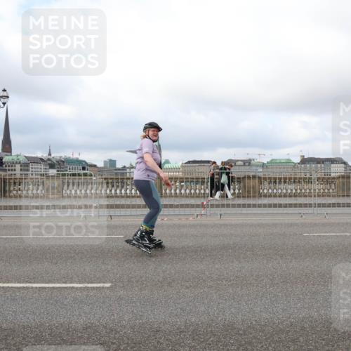 29.06.2025 - hella hamburg halbmarathon Lena Gebhardt http://msf.ph/oto/8383957 29.06.2025 09:15:25 Lombardsbrücke  meine-sportfotos.de